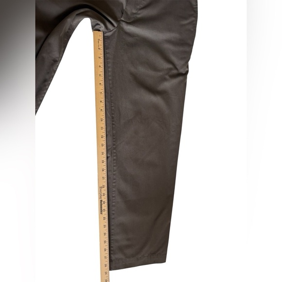 GAP Men's Pants Classic Dark Gray Khakis Relaxed fit Size 31*30 - Picture 4 of 11